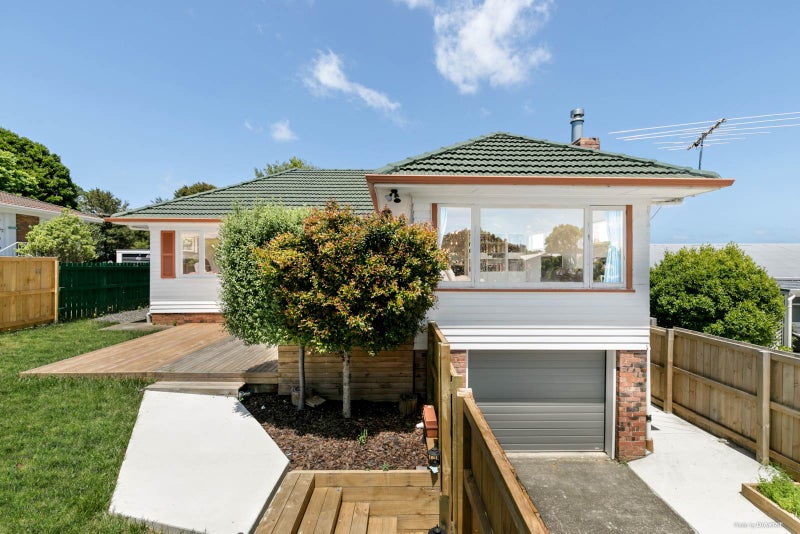 42A Blakeborough Drive, Forrest Hill, Auckland - Carousel 1