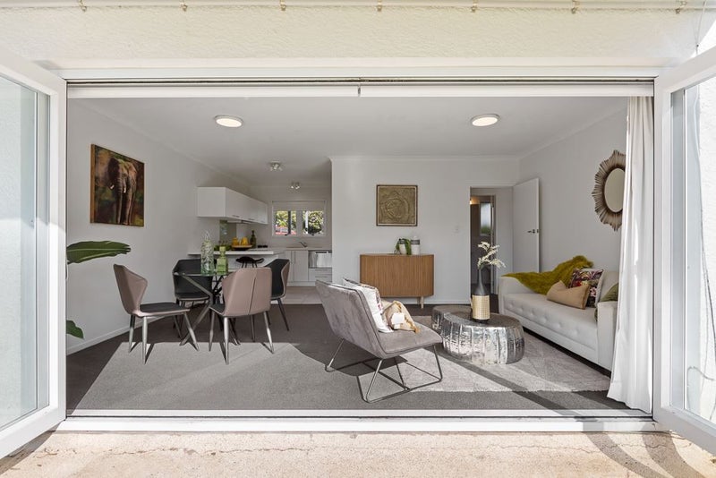 2/133 Shakespeare Road, Milford, Auckland - Carousel 1