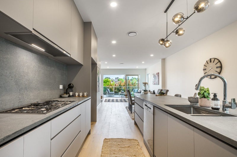 55B Merriefield Avenue, Forrest Hill, Auckland - Carousel 2