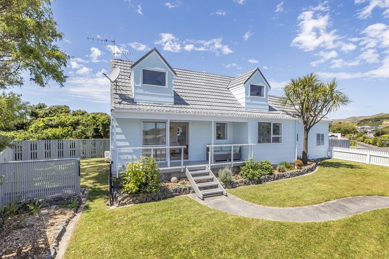 35 James Cook Drive, Whitby, Porirua - Carousel 1