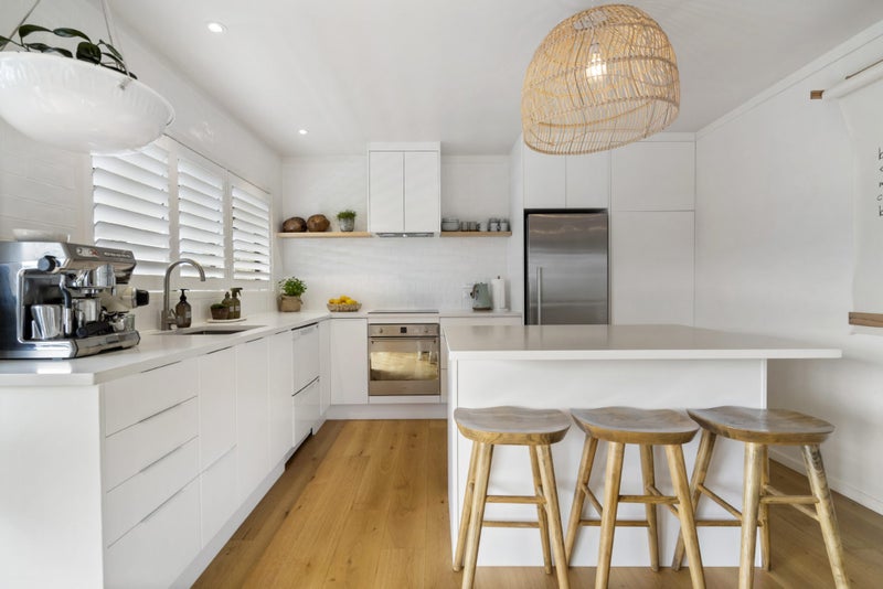 2/10 Merani Street, Narrow Neck, Auckland - Carousel 2