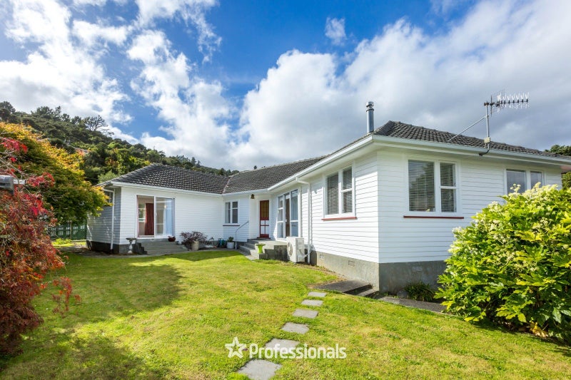 56 Thomas Street, Stokes Valley, Lower Hutt - Carousel 1