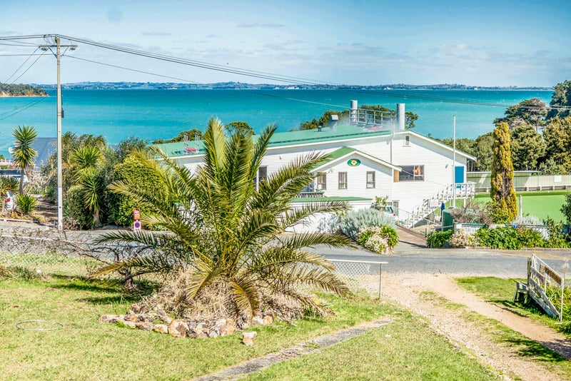 3 Marama Avenue, Surfdale, Waiheke Island - Carousel 2