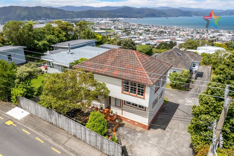 1/24 LONDON RD, Korokoro, Lower Hutt - Carousel 1