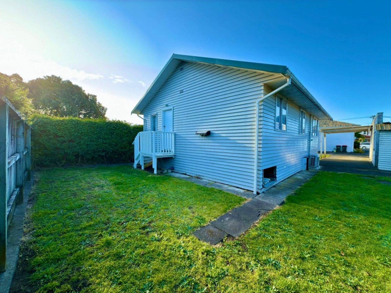 2/12 Aroha Avenue, Sandringham, Auckland - Carousel 2