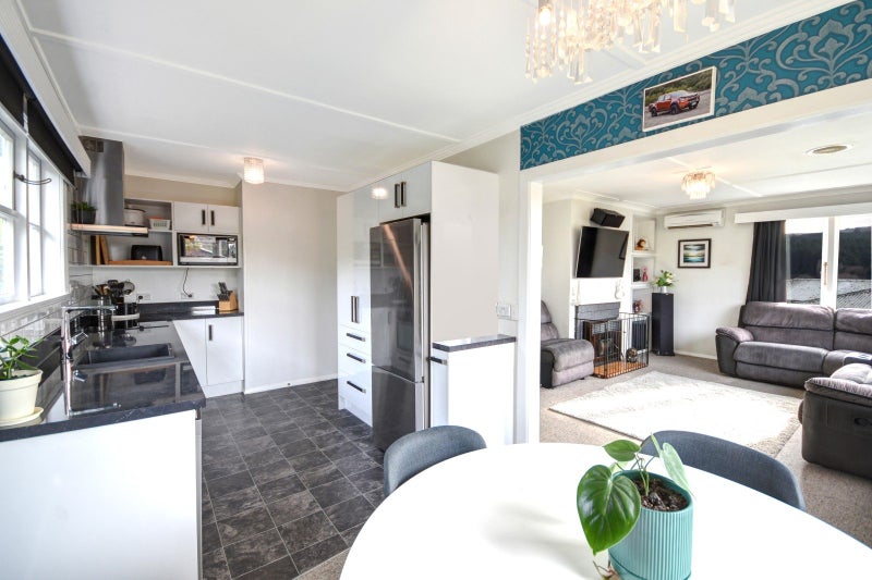 7 Scotland Terrace, Green Island, Dunedin - Carousel 2