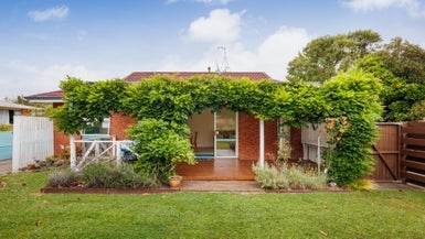 2/361 Botanical Road, West End, Palmerston North - Carousel 1