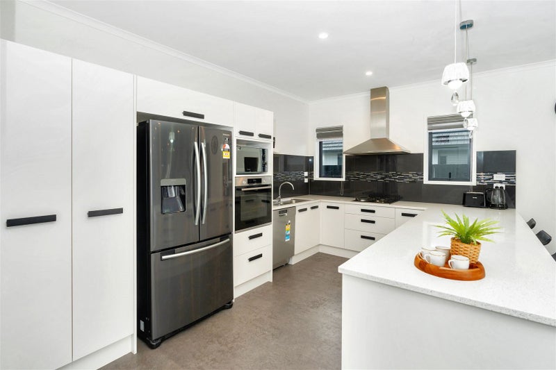 17 Lulu Avenue, Chartwell, Hamilton - Carousel 1