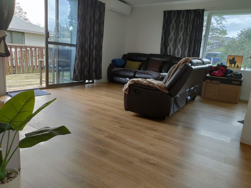 7 Hueglow Rise, West Harbour, Auckland - Carousel 1