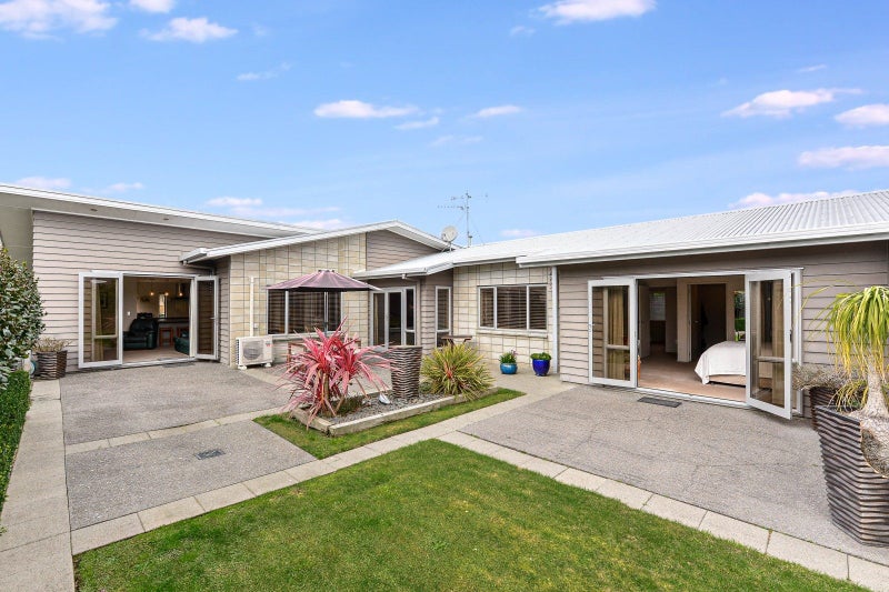 100 Huntington Drive, Huntington, Hamilton - Carousel 2