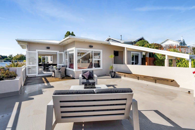 19 Nobs Line, Strandon, New Plymouth - Carousel 1