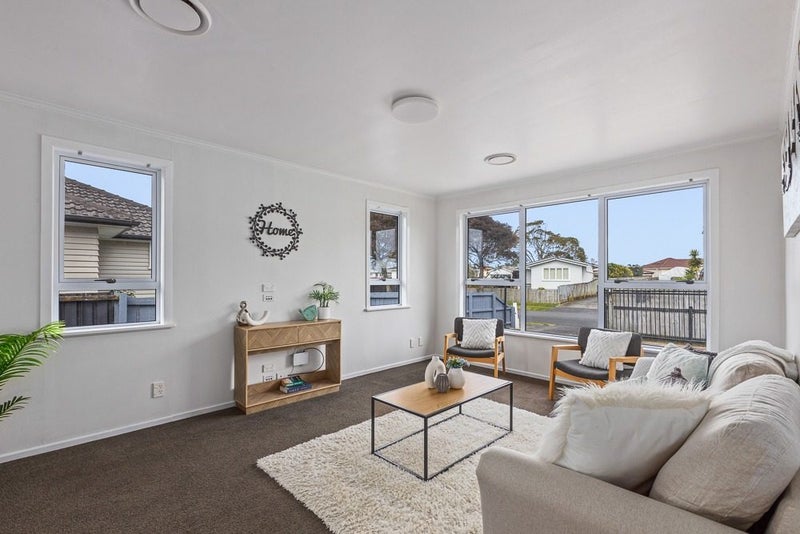 29 Lavinia Crescent, Mangere East, Auckland - Carousel 2