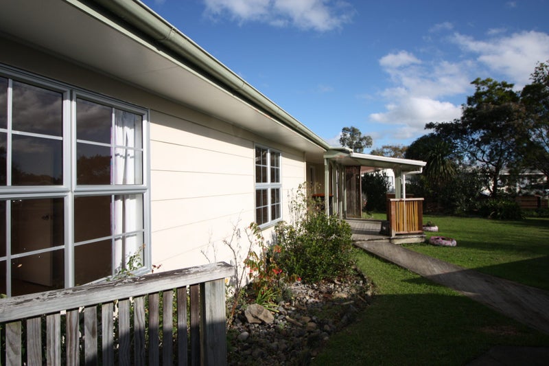 27 Dunk Place, Milson, Palmerston North - Carousel 1