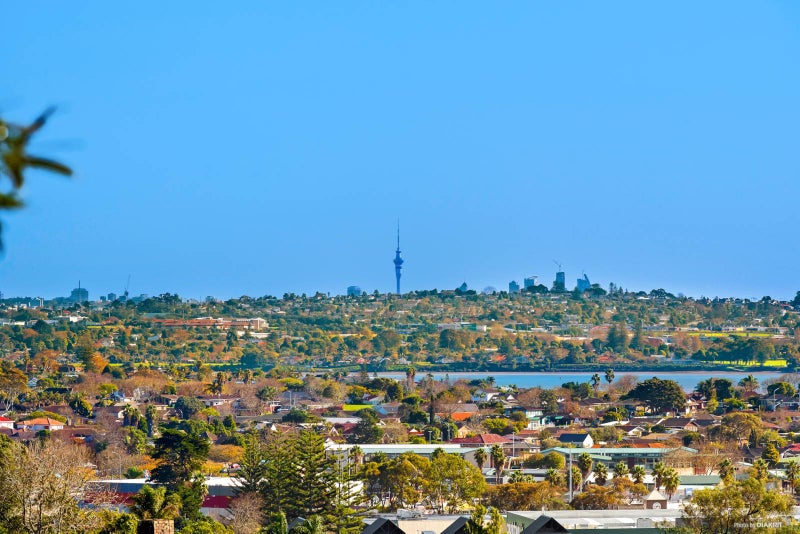 7B Clunie Place, Highland Park, Auckland - Carousel 1