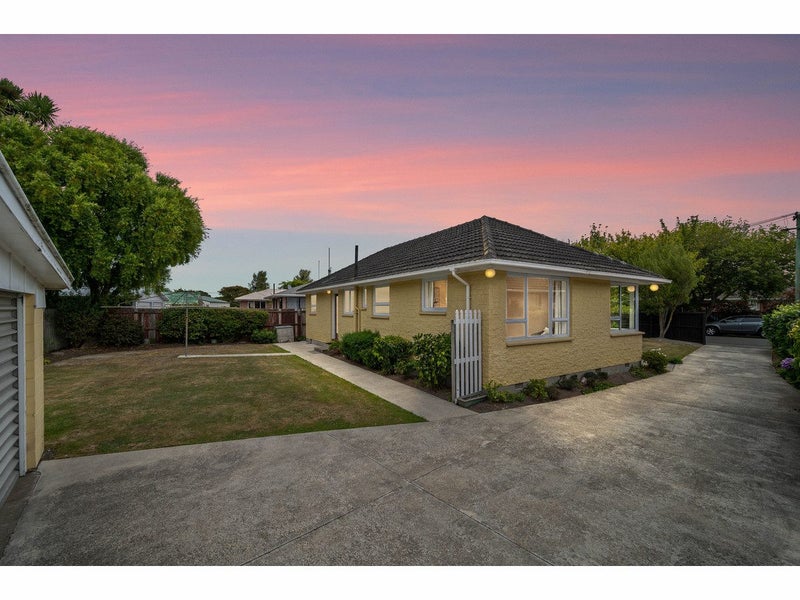 8 Blossomdale Place, Bishopdale, Christchurch - Carousel 2