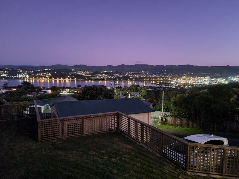 31 Hiwi Crescent, Titahi Bay, Porirua - Carousel 1