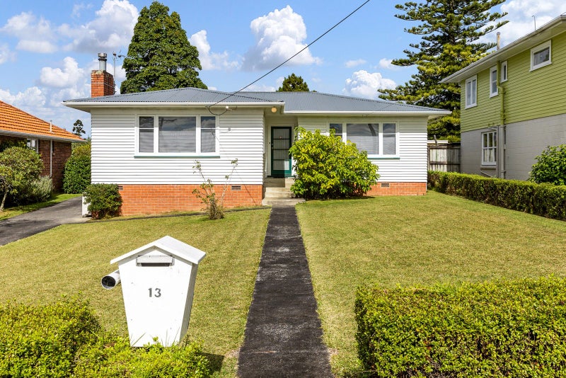 13 Beaubank Road, Kelston, Auckland - Carousel 2