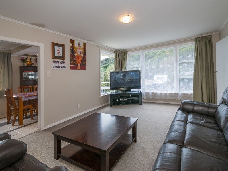 21 Holmes Grove, Naenae, Lower Hutt - Carousel 2