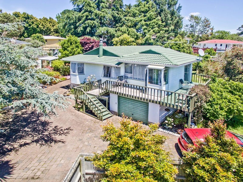 35 Larissa Avenue, Henderson, Auckland - Carousel 1