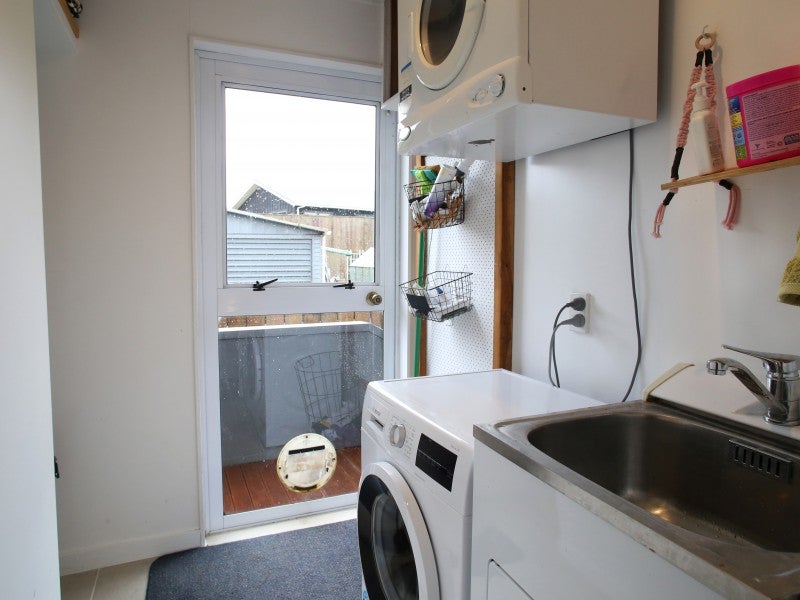 10 Cowling Road, Hurdon, New Plymouth - Carousel 12