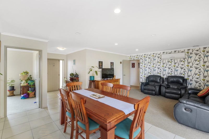 26 The Ford, Huntington, Hamilton - Carousel 2