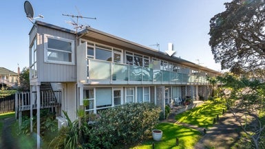 5/77 Old Lake Road, Narrow Neck, Auckland - Carousel 1