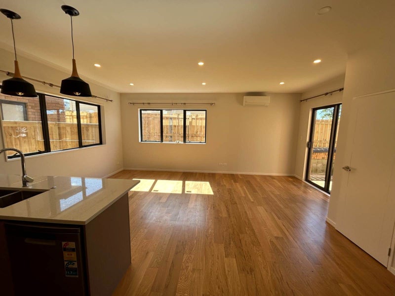 150B Tripoli Road, Point England, Auckland - Carousel 2