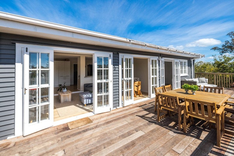 39 Pacific Parade, Surfdale, Waiheke Island - Carousel 1