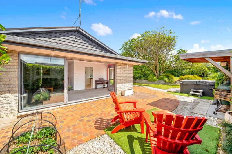 90 Glenmore Road, Sunnyhills, Auckland - Carousel 1