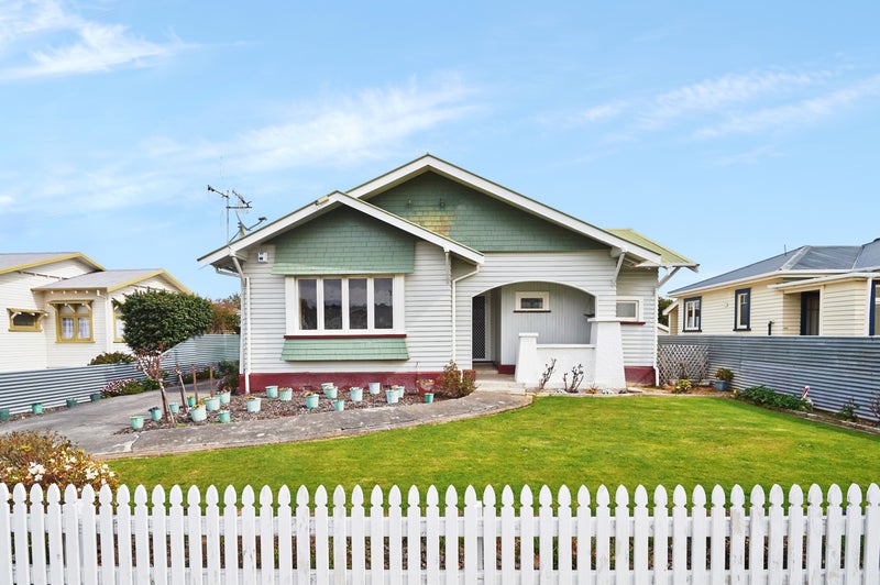 18 Burns Avenue, Takaro, Palmerston North - Carousel 1