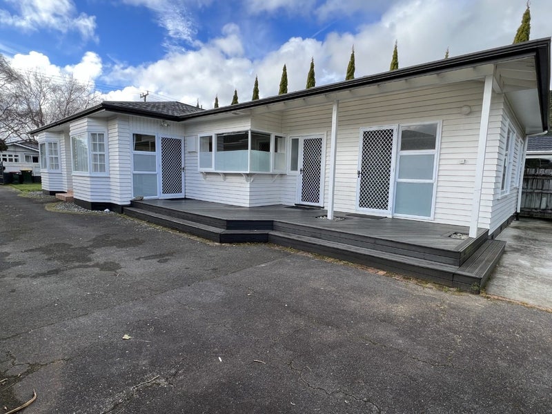 8 Norton Park Avenue, Fairfield, Lower Hutt - Carousel 1