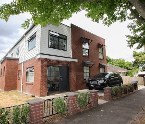 2/3 Liverpool Street, Hamilton Central, Hamilton - Carousel 1