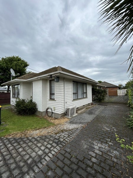 29 Manor Place, Bryndwr, Christchurch - Carousel 1