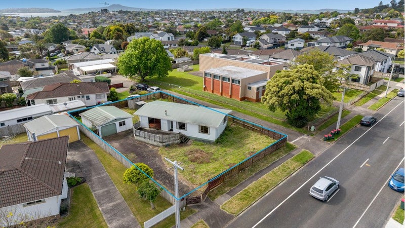 60 Hutchinsons Road, Bucklands Beach, Auckland - Carousel 1