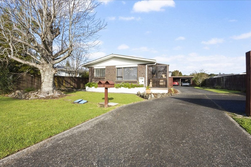 1/8 Mannering Place, Hillcrest, Auckland - Carousel 1