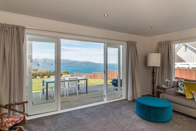 28 Somes Crescent, Newlands, Wellington - Carousel 2
