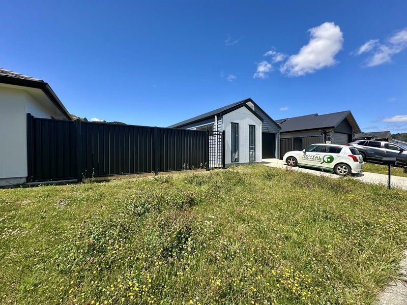 29 Cynisca Crescent, Wallaceville, Upper Hutt - Carousel 17