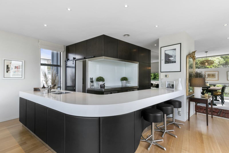 11 Salmont Place, Kelburn, Wellington - Carousel 2