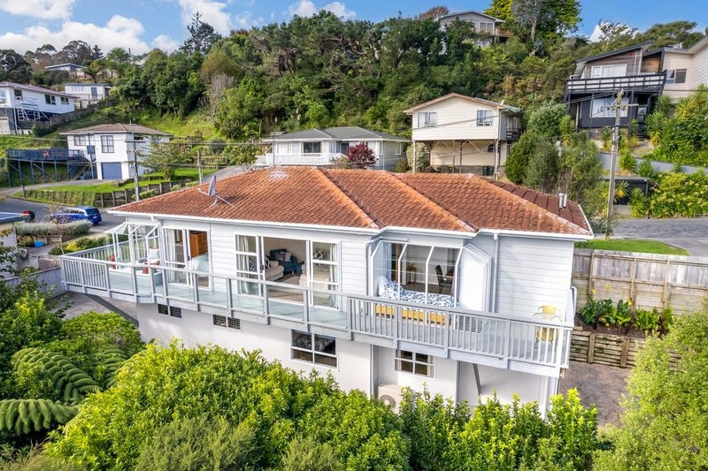 26 Castle Crescent, Stokes Valley, Lower Hutt - Carousel 2
