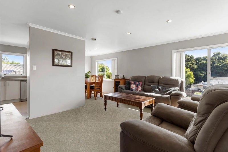 152 Everglade Drive, Totara Heights, Auckland - Carousel 2