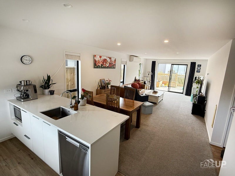 70 Jacks Landing Drive, Hamilton Lake, Hamilton - Carousel 2