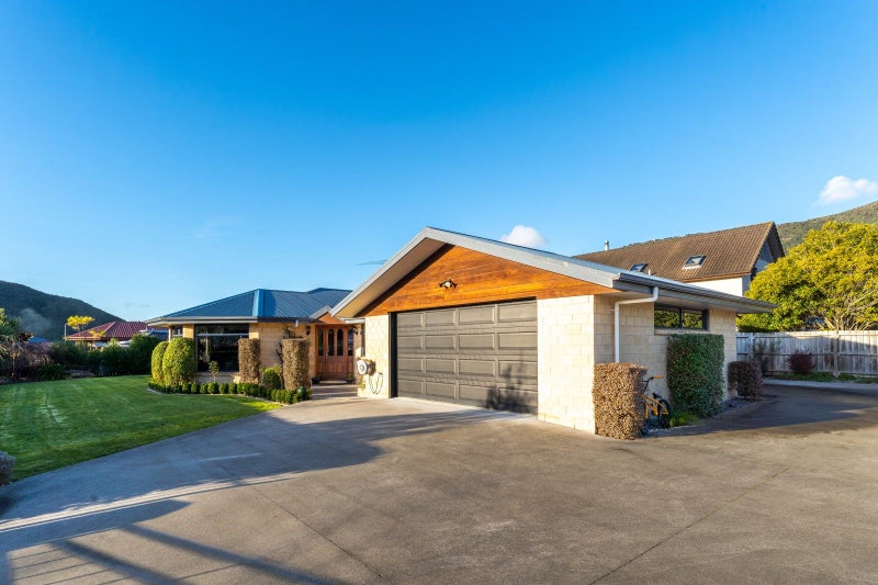 6 Admiralty Place, Waikawa, Picton - Carousel 2