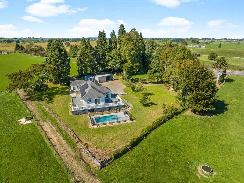 2521 State Highway 1, Putaruru - Carousel 1