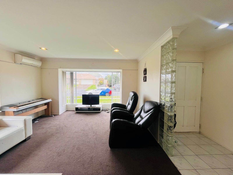 2/1 Amadeus Place, Northpark, Auckland - Carousel 2
