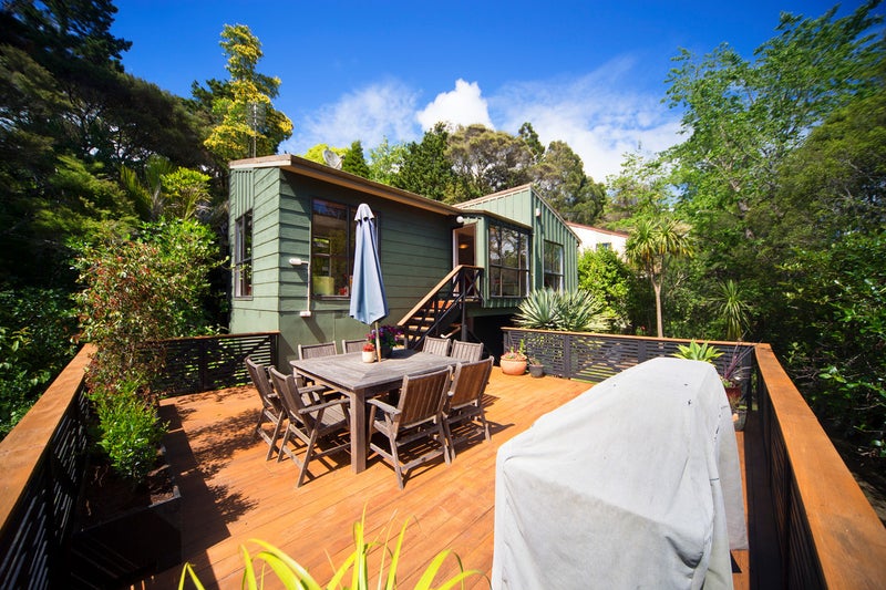 8 TRELAWNY PL, Hillcrest, Auckland - Carousel 1