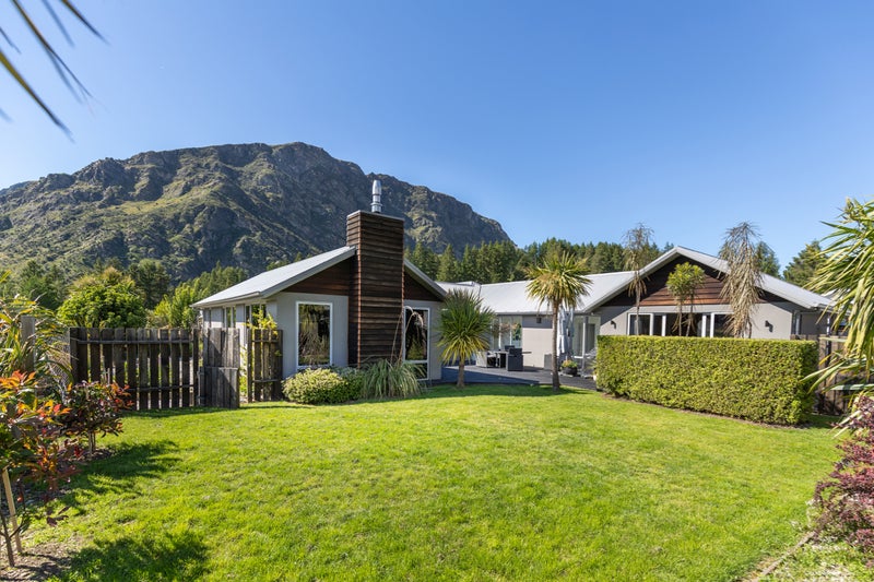 6 Mathias Terrace, Arthurs Point, Queenstown - Carousel 1