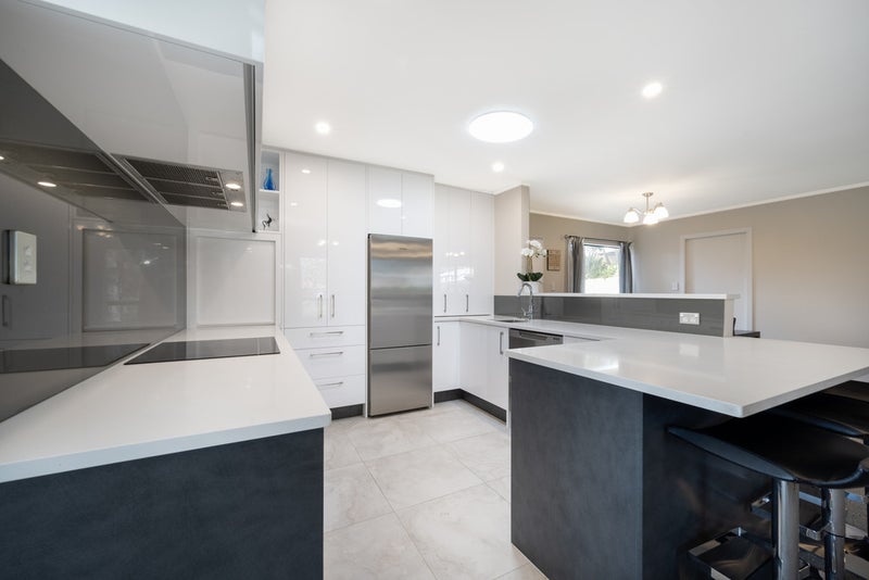 17 Dalwhinnie Parade, Highland Park, Auckland - Carousel 2