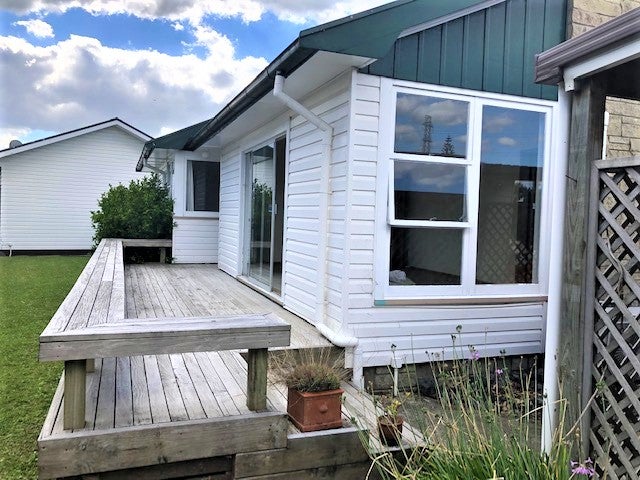 11 Riverina Avenue, Pakuranga, Auckland - Carousel 1