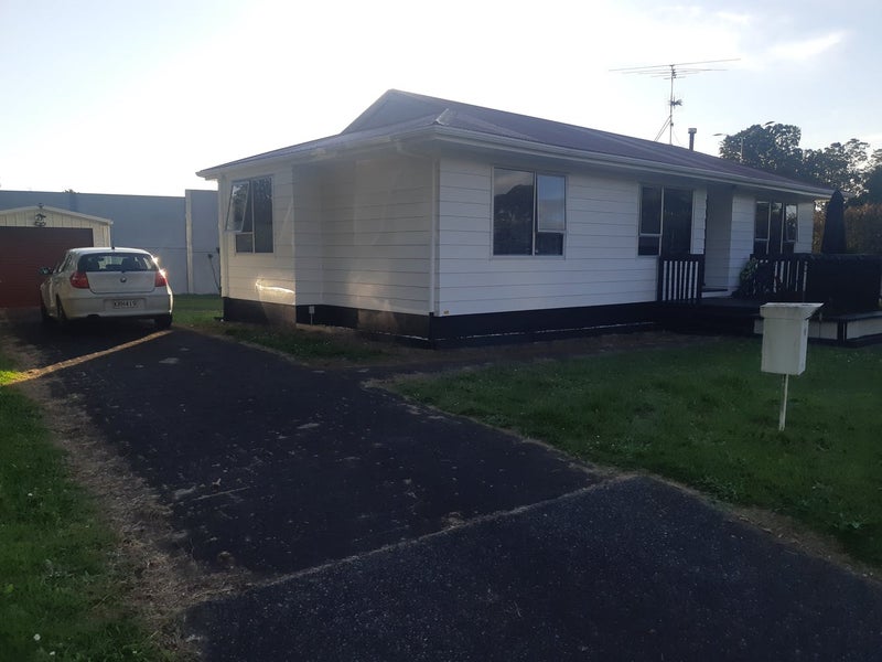 16 Gloaming Place, Conifer Grove, Takanini - Carousel 1