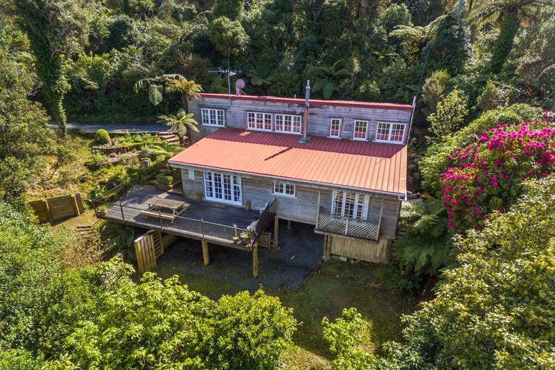 99/101 Avro Road, BLUE MOUNTAINS, UPPER HUTT - Carousel 2